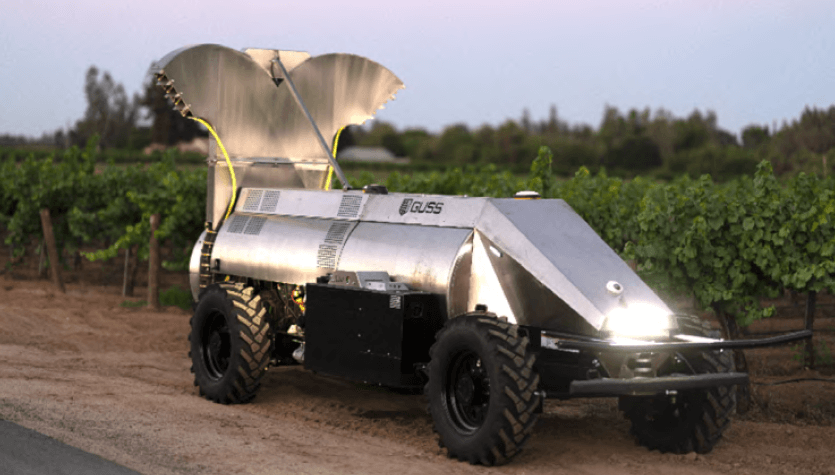 Pulverizador autónomo Mini GUSS con una anchura de 1,8 m está diseñado para plantaciones intensivas de frutales, olivo y viñedo. Su autonomía es de 12 h.